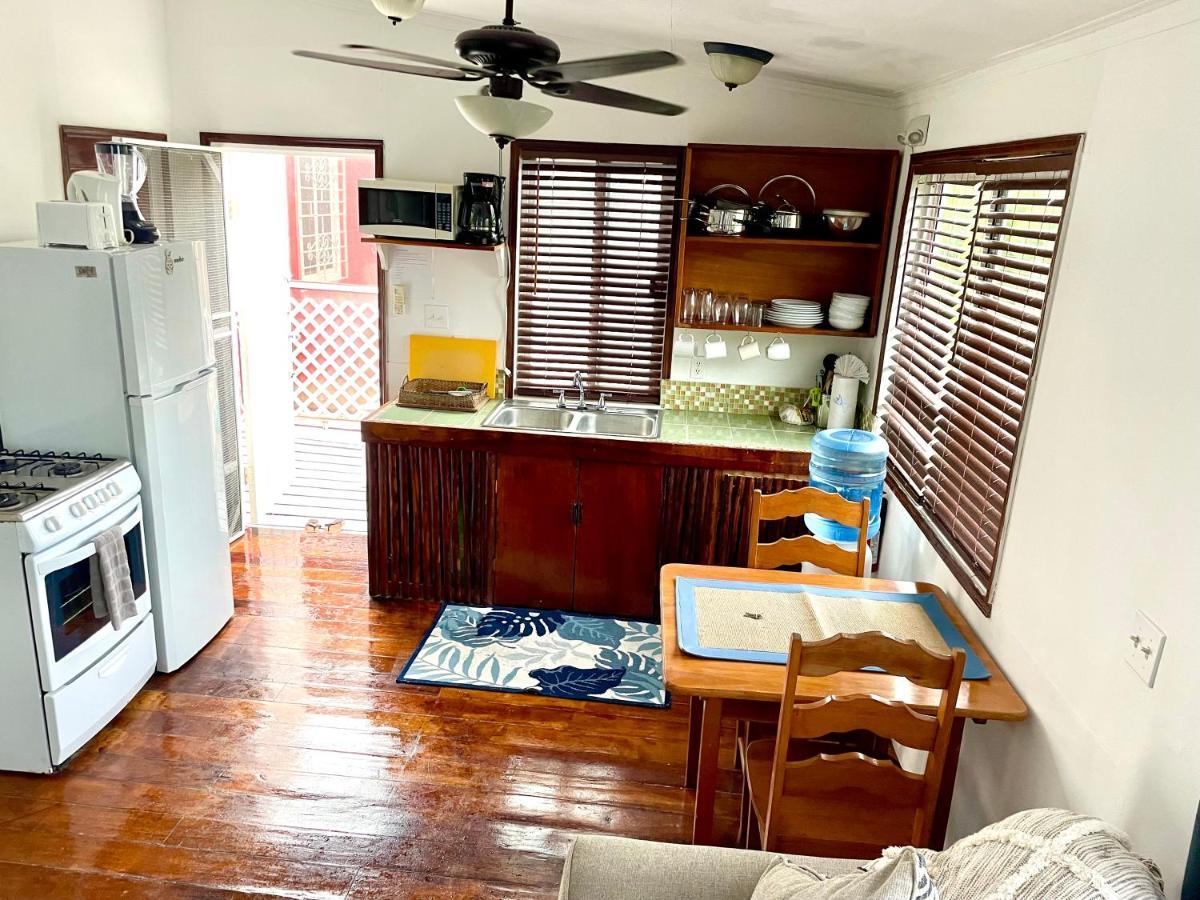 Hummingbirds Cabins Caye Caulker Esterno foto